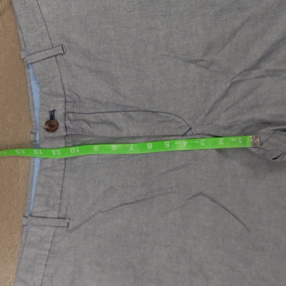 IZOD  SHORTS - Picture 4 of 10